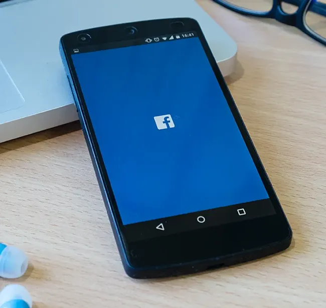 Kombiner din Facebook annoncering med andre platforme som LinkedIn, Instagram og TikTok.