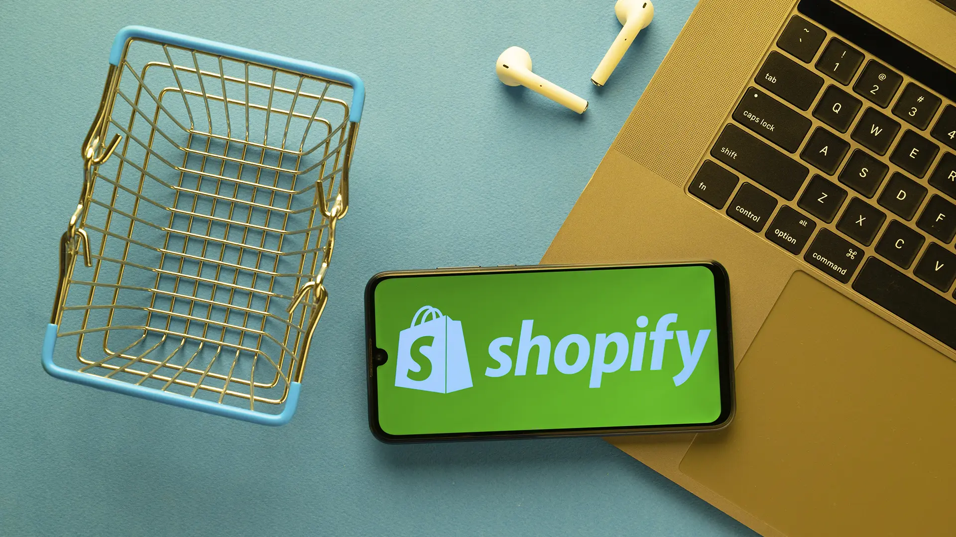 Shopify priser gjort enkelt for danske webshops i 2025
