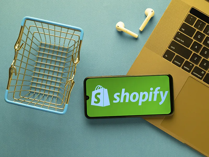 Shopify priser gjort enkelt for danske webshops i 2025
