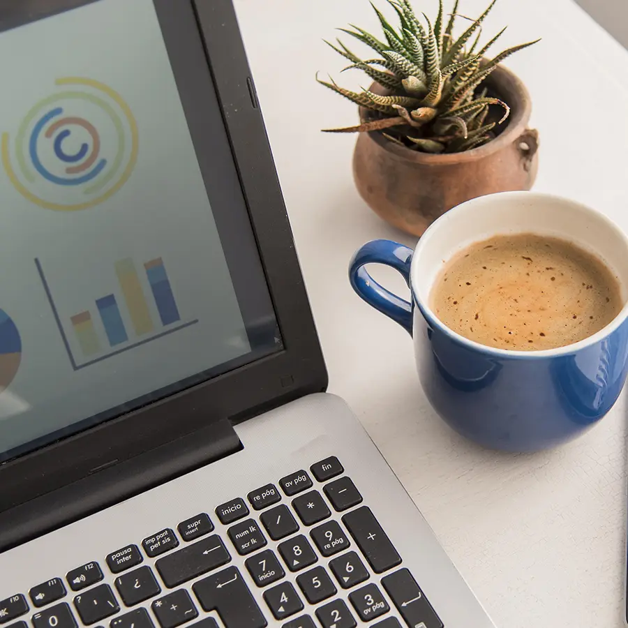 Freelance webdesigner, der bygger skræddersyede hjemmesider